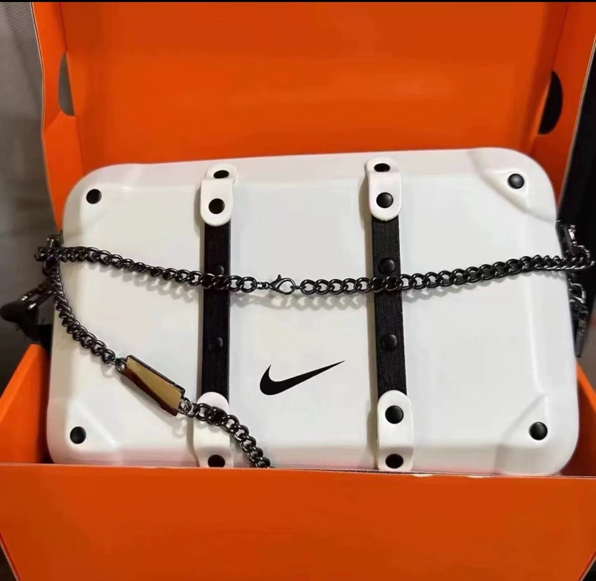 NIKE white trunk bag